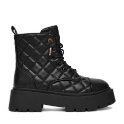 Trzewiki Nine West. Czarne botki damskie Nine West, bez obcasa, na płaskiej podeszwie, bez zapięcia. Za 299.99 zł.