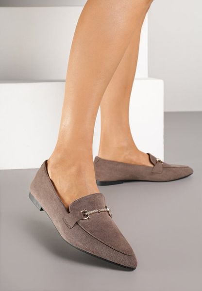 Ciemnobeżowe Mokasyny Vices z Noskiem w Szpic i Metaliczną Aplikacją Rilemise. Brązowe mokasyny damskie Born2be. Za 64.99 zł.