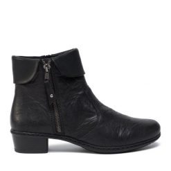 Botki Rieker. Czarne botki damskie Rieker, bez obcasa, na płaskiej podeszwie, bez zapięcia. Za 309.99 zł.