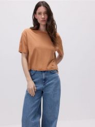 Krótki t-shirt z modalem - musztardowy. T-shirty damskie Reserved, l, bez wzorów, z dzianiny, bez kołnierzyka. W wyprzedaży za 35.99 zł.