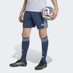Spodenki wyjazdowe Włochy 26. Niebieskie szorty męskie Adidas, xs, z dzianiny, na fitness i siłownię. Za 199.00 zł.