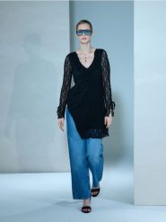 Sukienka mini babydoll z koronką - czarny. Czarne sukienki damskie Sinsay, l, bez wzorów, z koronki, bez kołnierzyka, bez ramiączek, mini. Za 49.99 zł.