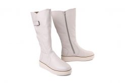 RIEKER 78853-80 white, kozaki damskie. Brązowe kozaki damskie Rieker, bez obcasa, na koturnie. Za 519.90 zł.