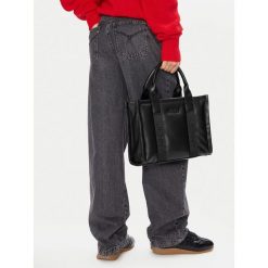 Torebka JENNY. Czarne torebki klasyczne damskie Jenny, bez wzorów, bez dodatków. Za 149.99 zł.