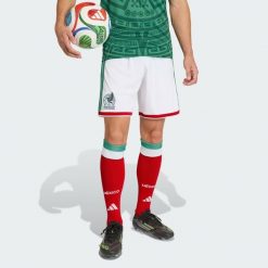 Spodenki domowe Meksyk 26. Białe szorty męskie Adidas, bez wzorów, z materiału, klasyczne. Za 199.00 zł.