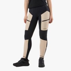 Spodnie outdoor Wędrówki Damska Swedemount Trondheim Trekking Tights wodoodporne. Białe spodnie dresowe damskie SWEDEMOUNT, bez wzorów, z tkaniny. W wyprzedaży za 297.00 zł.