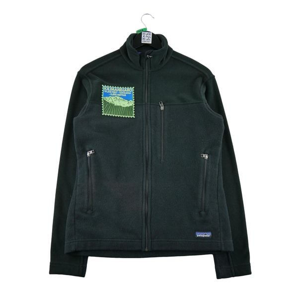 Second life - Kurtka polarowa męska Patagonia Synchilla - Stan bardzo dobry. Czarne kurtki męskie Patagonia, l, bez wzorów, z materiału, eleganckie, bez kaptura. Za 255.56 zł.