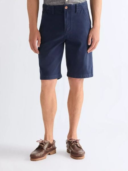 MESKIE SZORTY WRANGLER CHINO SHORTS NAVY 112377832. Niebieskie szorty męskie Wrangler, bez wzorów, z materiału. Za 159.99 zł.