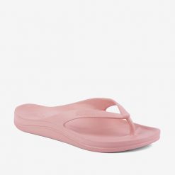 Damskie klapki Coqui. Czerwone klapki damskie Coqui, bez wzorów, bez obcasa. Za 134.99 zł.