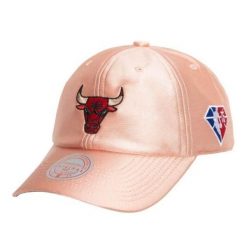 Czapka Chicago Bulls. Czerwone czapki męskie Mitchell & Ness, bez wzorów, sportowe. Za 202.00 zł.
