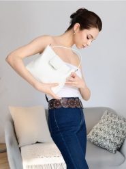 Torebka tote - biały. Białe torebki klasyczne damskie Sinsay, bez wzorów, bez dodatków. W wyprzedaży za 29.99 zł.