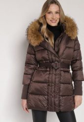 Brązowa Kurtka z Pikowanymi Przeszyciami Paskiem i Kapturem z Futrem Lidanessa. Brązowe kurtki damskie Born2be, l, bez wzorów, z dzianiny. Za 289.99 zł.