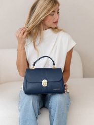 Lia Biassoni Skórzana torebka "Carsia" w kolorze granatowym - 27 x 19 x 13 cm rozmiar: onesize. Niebieskie torebki klasyczne damskie Lia Biassoni, bez wzorów, z materiału, bez dodatków. Za 304.99 zł.