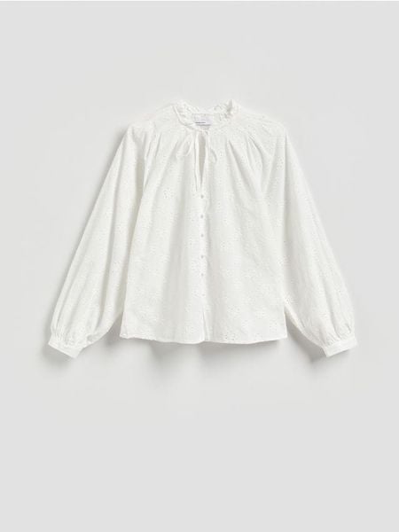 Koszula z ażurowym wzorem - biały. Białe koszule damskie Reserved, l, w ażurowe wzory, z bawełny, bez kołnierzyka, bez ramiączek. Za 119.99 zł.