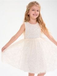 Sukienka z ozdobnymi cekinami - biały. Białe sukienki dziewczęce Sinsay, bez wzorów, bez ramiączek. Za 45.99 zł.