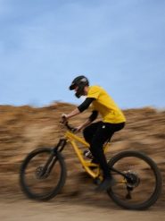 4F Spodnie dresowe męskie - czarne S. Czarne spodnie dresowe męskie 4f, bez wzorów, z dresówki. Za 159.99 zł.