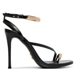 Klapki Steve Madden. Czarne klapki damskie Steve Madden, bez wzorów, bez obcasa. Za 559.99 zł.