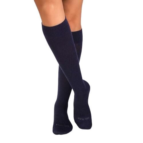 Skarpety uciskowe 3/4 z wełny merynosów, ciemnoniebieskie. Niebieskie skarpetki damskie OEM, bez wzorów, z wełny. Za 95.20 zł.