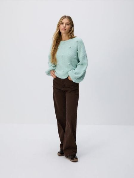 Sweter z ozdobnymi aplikacjami - jasnoturkusowy. Niebieskie swetry klasyczne damskie Reserved, l, z dzianiny, bez kołnierzyka. Za 139.99 zł.