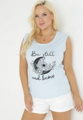 Jasnoniebieski Tank Top z Nadrukiem i Okrągłym Dekoltem Irinka. Niebieskie topy damskie Born2be, xl, bez wzorów, bez kołnierzyka. Za 34.99 zł.