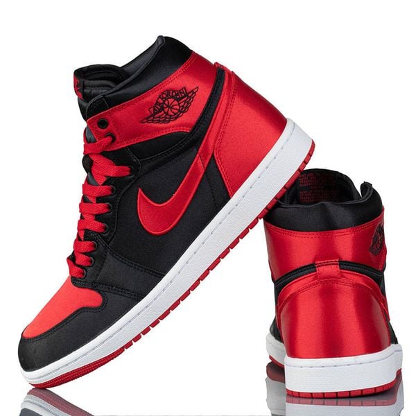 Buty Sportowe Damskie Wmns Air Jordan 1 Retro Hi Og. Czarne buty sportowe na co dzień damskie Jordan, bez wzorów, trekkingowe. Za 616.00 zł.