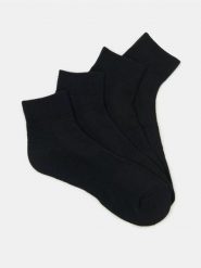 Skarpetki z bawełną 4 pack - czarny. Czarne skarpetki męskie Sinsay, bez wzorów, z bawełny. Za 15.99 zł.