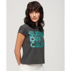 Koszulka z krótkim rękawem z błyszczącym retro logo. Czarne bluzki sportowe damskie Superdry., bez kołnierzyka, bez ramiączek. W wyprzedaży za 153.55 zł.