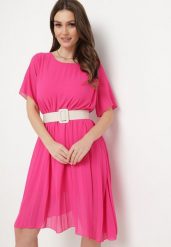 Fuksjowa Sukienka Plisowana z Lekko Luźnym Fasonie Forxia. Czerwone sukienki damskie Born2be, na imprezę, na lato, s, bez wzorów, eleganckie, bez kołnierzyka, bez ramiączek, mini. W wyprzedaży za 71.99 zł.