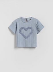 Bawełniany t-shirt z aplikacją - jasnoniebieski. Niebieskie koszulki dziewczęce Reserved, m, z aplikacjami, z bawełny, bez ramiączek. Za 35.99 zł.