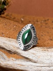AMAZONIA Srebrny pierścionek "Homshuk" z malachitem rozmiar: 58. Szare pierścionki damskie AMAZONIA, z malachitem, srebrne. Za 245.96 zł.