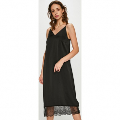 Vero Moda - Sukienka. Czarne sukienki damskie Vero Moda, na co dzień, l, bez wzorów, z koronki, casualowe, bez kołnierzyka, bez ramiączek, midi, proste. W wyprzedaży za 139.90 zł.