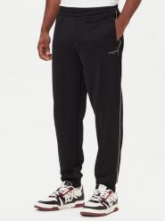 Armani Exchange Spodnie dresowe XM001358 AF16278 UC001 Czarny Regular Fit. Czarne spodnie dresowe męskie Armani Exchange, bez wzorów, z dresówki. Za 569.99 zł.