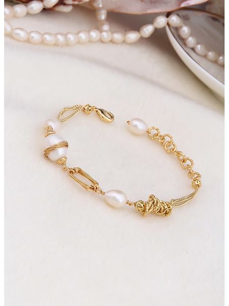 L'Atelier de Gaia Pozłacana bransoletka z perłami rozmiar: onesize. Białe bransoletki damskie L'Atelier de Gaia, pozłacane. Za 52.99 zł.