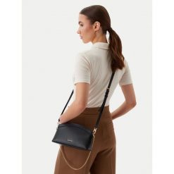 Torebka MICHAEL Michael Kors. Czarne listonoszki damskie MICHAEL Michael Kors, bez wzorów, bez dodatków. Za 819.99 zł.