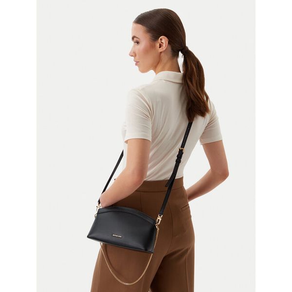 Torebka MICHAEL Michael Kors. Czarne listonoszki damskie MICHAEL Michael Kors, bez wzorów, bez dodatków. Za 819.99 zł.