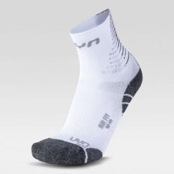 Skarpety do biegania MAN RUN FIT SOCKS r.45-47. Białe skarpetki męskie UYN, bez wzorów. Za 69.99 zł.