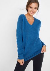 Sweter dzianinowy z dekoltem w serek Oversized Fit. Niebieskie swetry klasyczne damskie bonprix, z dzianiny, bez kołnierzyka. Za 84.99 zł.