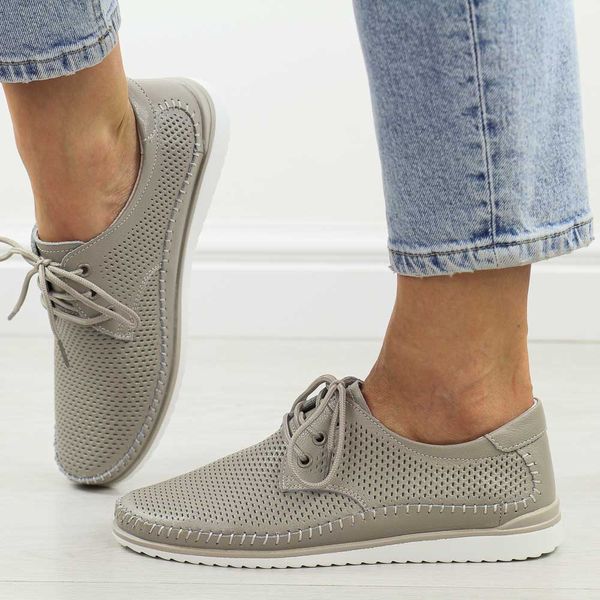 Szare skórzane ażurowe półbuty damskie T.Sokolski W26-01. Szare półbuty damskie Sokolski, w ażurowe wzory, z jeansu, eleganckie, z okrągłym noskiem, bez obcasa. Za 209.00 zł.