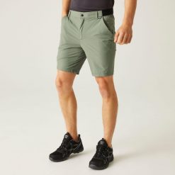 Męskie szorty podróżne z możliwością złożenia. Zielone szorty męskie Regatta, bez wzorów, eleganckie. W wyprzedaży za 129.99 zł.