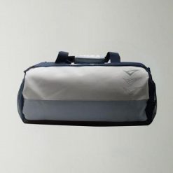 Torba na siłownię compact błękitny. Niebieskie torebki dziecięce Legea. W wyprzedaży za 100.00 zł.