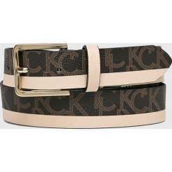 Calvin Klein - Pasek skórzany. Brązowe paski damskie CALVIN KLEIN, bez wzorów, z materiału. W wyprzedaży za 189.90 zł.