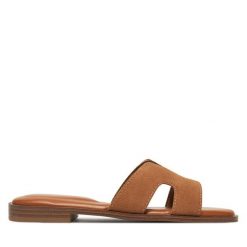 Klapki DeeZee. Brązowe klapki damskie DeeZee, bez wzorów, bez obcasa. Za 139.99 zł.