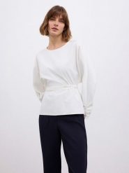 BGN Bluzka w kolorze białym rozmiar: 34. Białe bluzki damskie BGN, bez wzorów, z tkaniny, bez kołnierzyka, bez ramiączek. Za 92.42 zł.