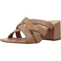 Sandały CLARKS SHEER65 STEP Beżowy. Brązowe sandały damskie Clarks, bez wzorów, ze skóry, bez obcasa. Za 256.99 zł.