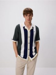 Sweter z krótkim rękawem - wielobarwny. Swetry męskie Reserved, l, bez wzorów, z bawełny, bez kołnierzyka. Za 149.99 zł.
