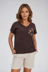 Bawełniany t-shirt z ozdobną kieszenią brązowy. Brązowe t-shirty damskie MOODO, m, bez wzorów, z bawełny, bez kołnierzyka. Za 49.99 zł.