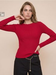 Prążkowany sweter z wiskozą - czerwony. Czerwone swetry klasyczne damskie Sinsay, l, prążkowane, bez kołnierzyka. Za 39.99 zł.