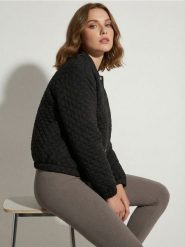 Pikowana kurtka bomberka - czarny. Czarne kurtki damskie Sinsay, l, bez wzorów, bez kaptura. Za 79.99 zł.