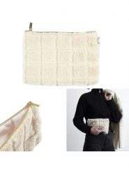 The Concept Factory Kopertówka w kolorze kremowym - dł. 23 cm rozmiar: onesize. Brązowe torebki wieczorowe The Concept Factory, bez wzorów, z materiału, bez kołnierzyka, bez ramiączek. Za 32.90 zł.