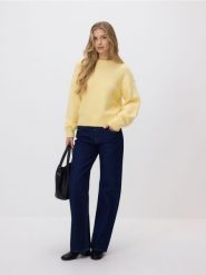 Sweter z dodatkiem wełny - jasnożółty. Żółte swetry klasyczne damskie Reserved, l, z dzianiny, bez kołnierzyka. Za 129.99 zł.